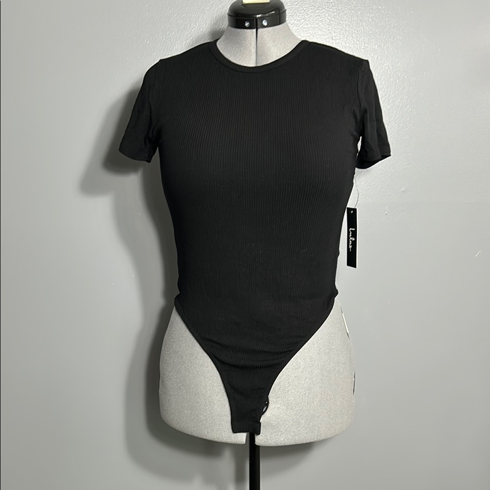 Lulu's Black Short Sleeve Fitted Bodysuit